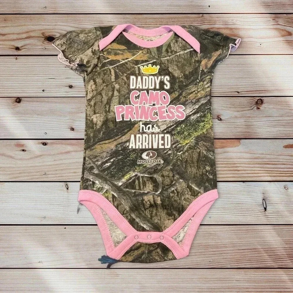NWT Infant Baby Mossy Oak One Piece Three Piece One Piece 12 Month - Picture 1 of 3